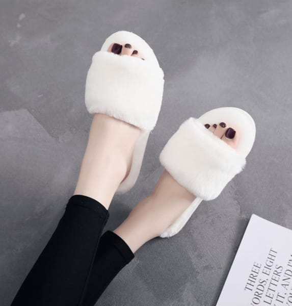 Luxury white Fur Slides – Soft, Chic & Minimal
