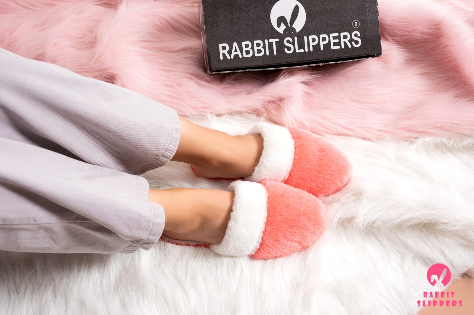 Women Pink slippers X White fur