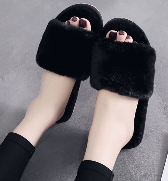Luxury Black Fur Slides – Soft, Chic & Minimal