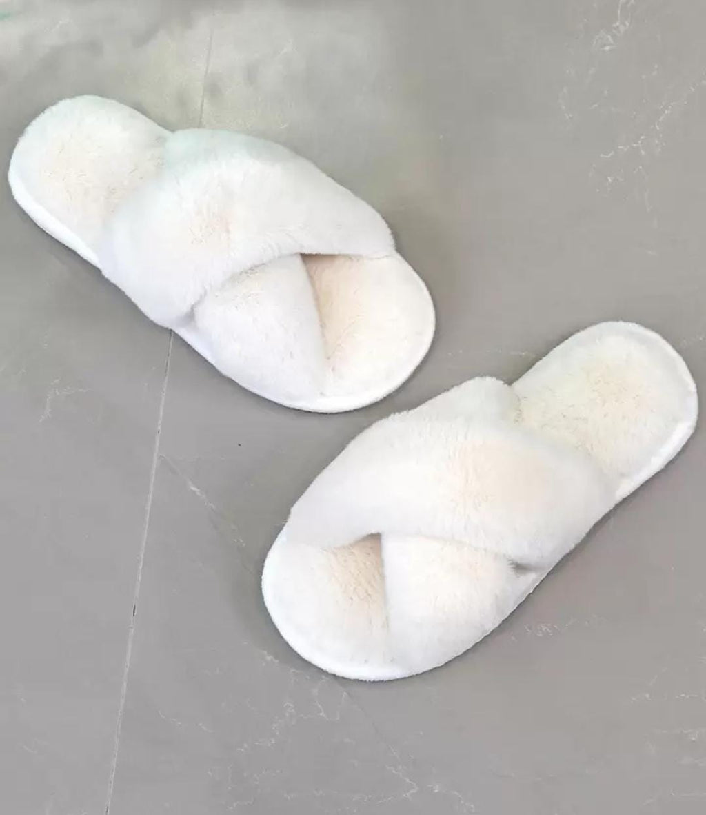 Premium White Fur Slippers (X) STYLE