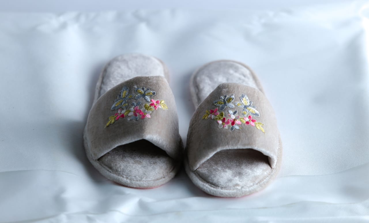 Embroidered Velvet Slippers – White