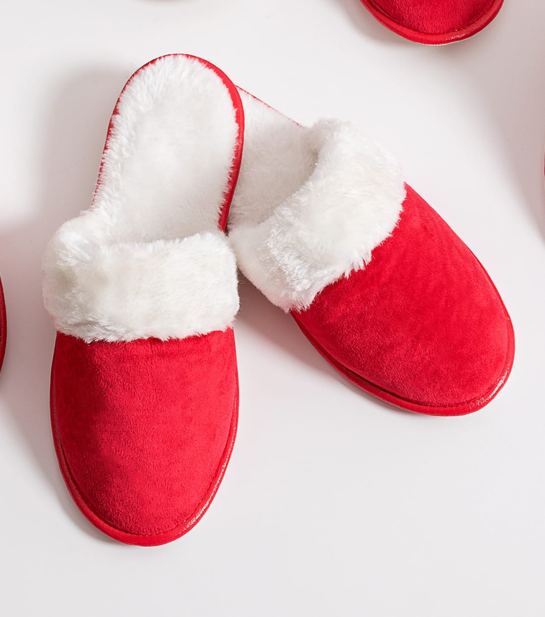 Women Red slippers X White fur